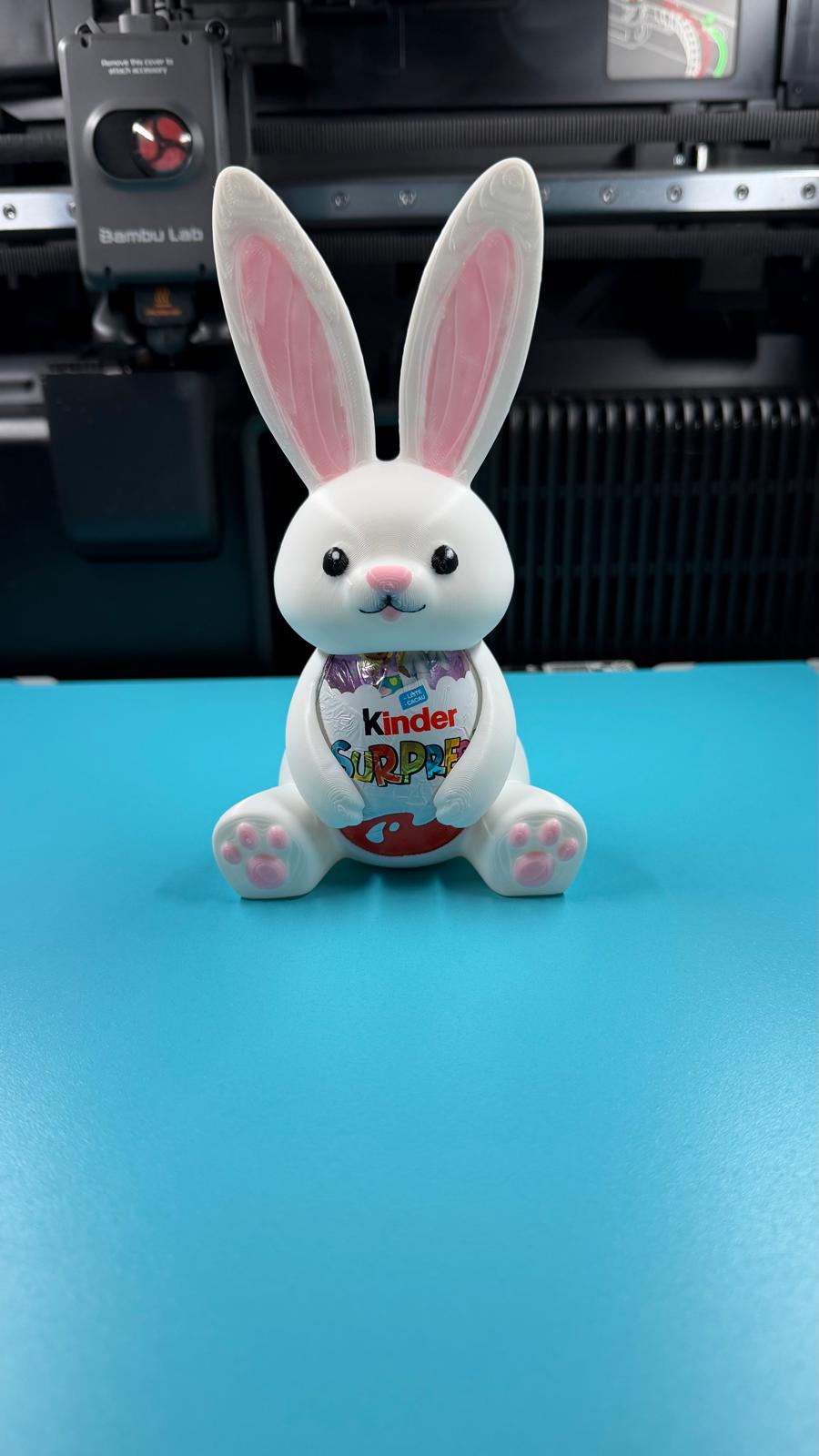 Coelho porta Kinder Surprise